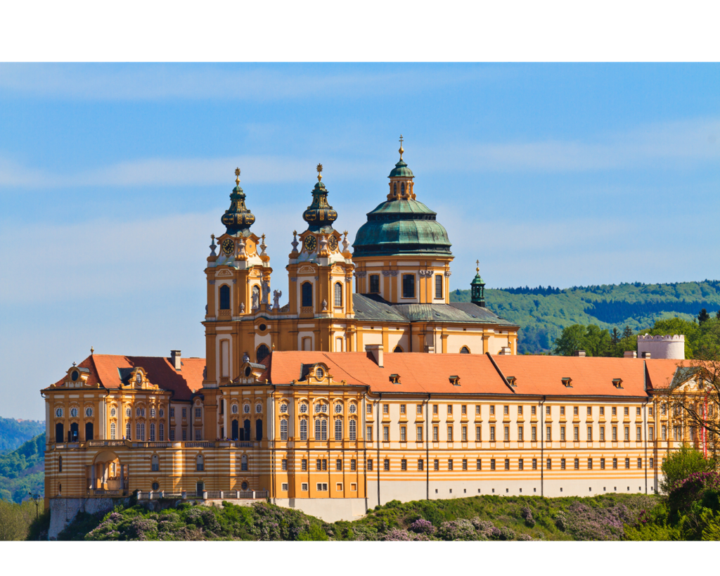 Vista exterior da Abadia de Melk em estilo barroco na Áustria sobre a colina